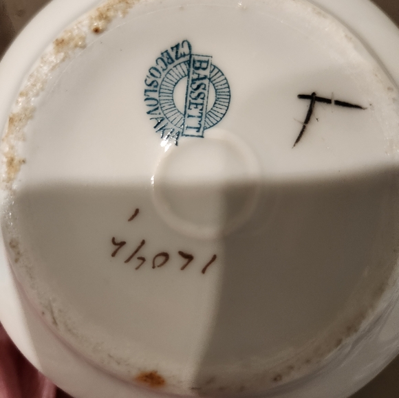 Vintage Bassett sugar and creamer porcelain set. - Picture 6 of 7